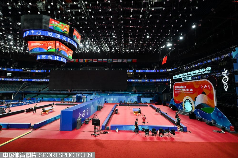 [中超]上海海港夺得2025赛季中超冠军